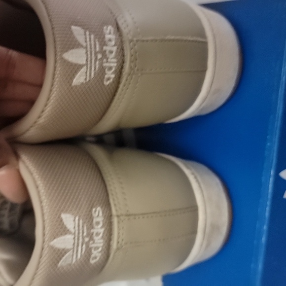 Adidas pro model J 6y - Picture 3 of 6